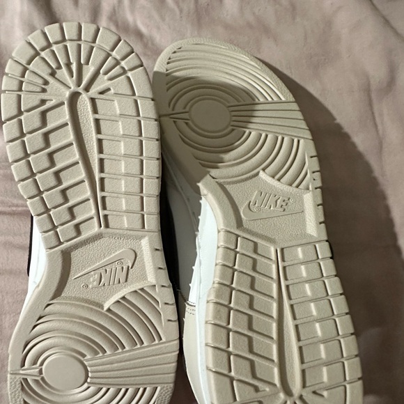 *Never Worn* Women’s Nike Dunk Low Neapolitan  StockX verified. - Picture 4 of 8